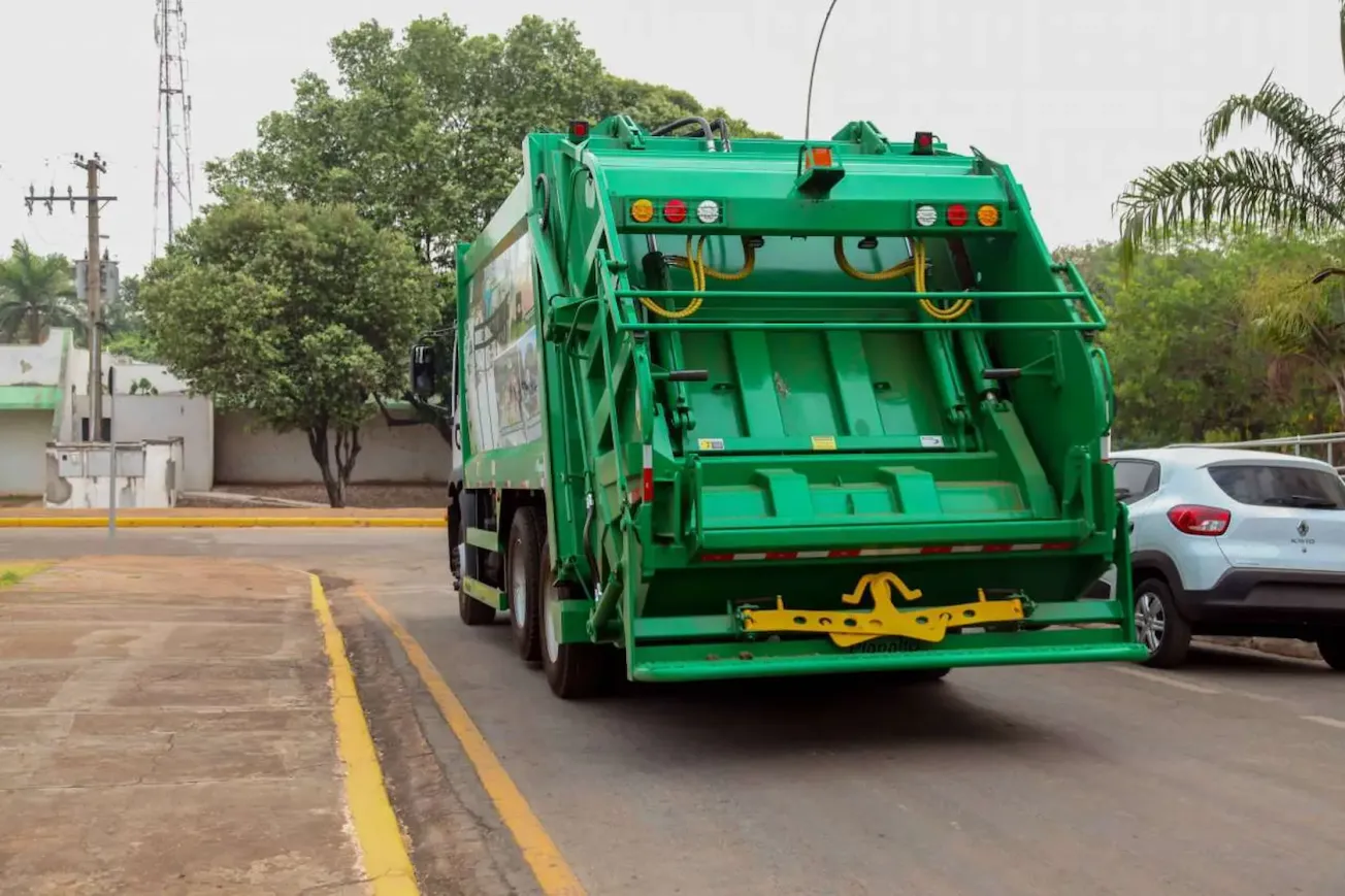 Prefeitura de Várzea Grande realiza força-tarefa para normalizar coleta de lixo